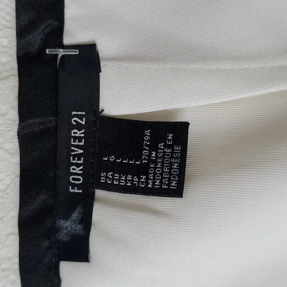 New Forever 21 skirt casual lightweight elegant sz L super rare white