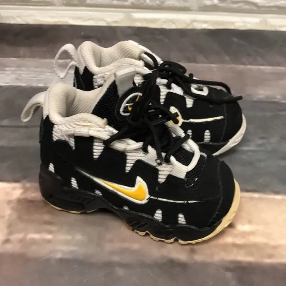 NIKE AIR MAX NM baby size 4c BLACK/UNIVERSITY GOLD-WHITE sneakers shoes