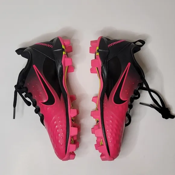 NIKE Pink and black Hyperdiamond FastFlex Softball/ soccer cleats shoes