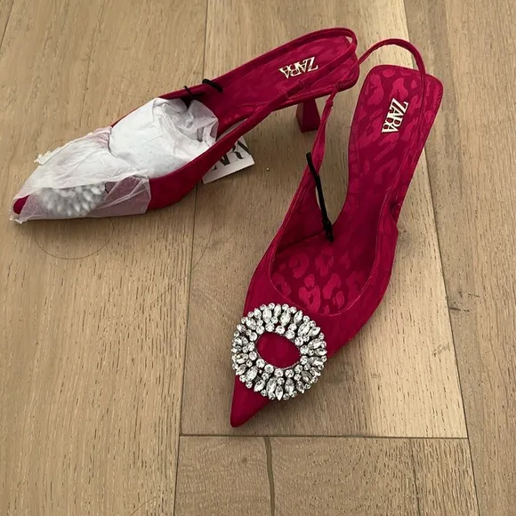 NWT Zara hot pink cheetah print pointy sling back heels with rhinestone broach.