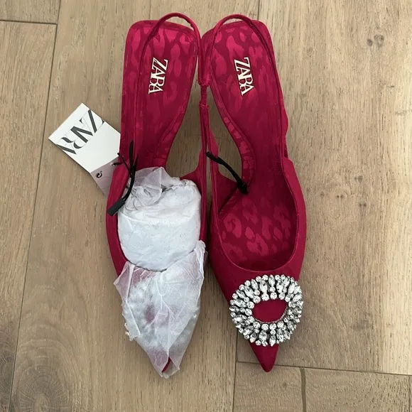 NWT Zara hot pink cheetah print pointy sling back heels with rhinestone broach.