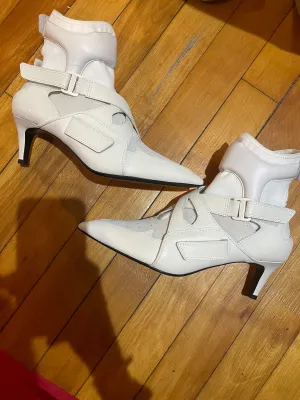 Shayne Oliver air pump kitten heels