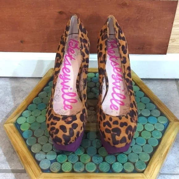 Size 9 m. Betsyville leopard print and purple platform heels