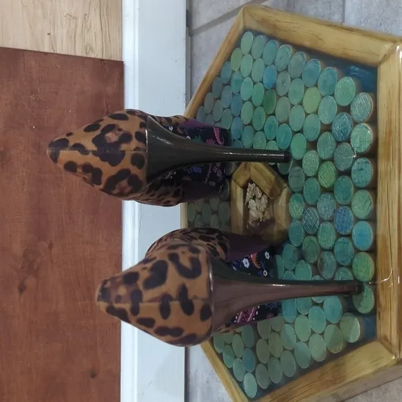 Size 9 m. Betsyville leopard print and purple platform heels
