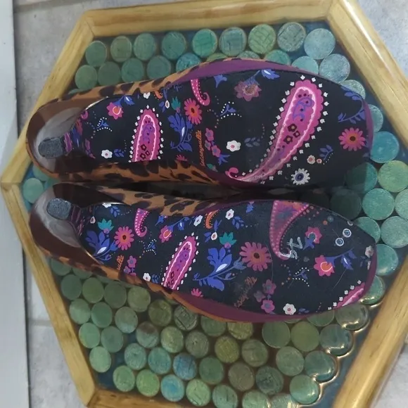 Size 9 m. Betsyville leopard print and purple platform heels