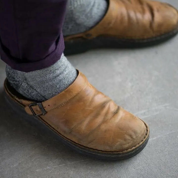 Stylebewusst - Orthopädische Lederpantoffeln für Männer