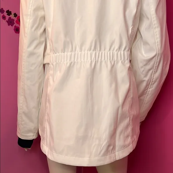 Tommy Hilfiger Ladies' Lightweight Windbreaker for white size medium