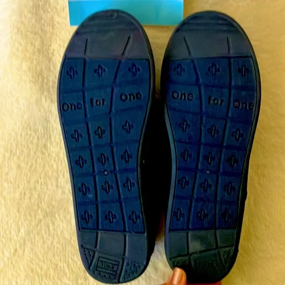 Toms Youth Shoes Size 6