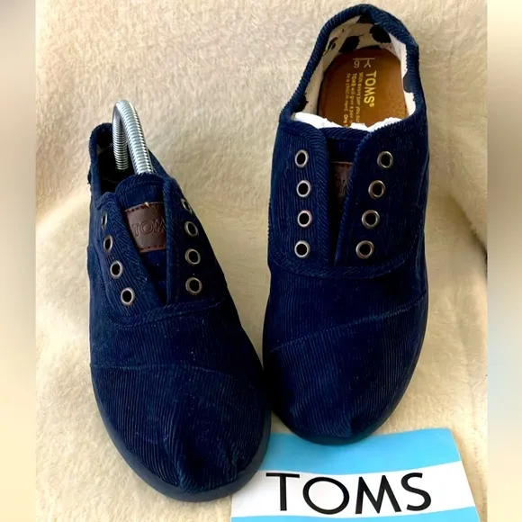Toms Youth Shoes Size 6
