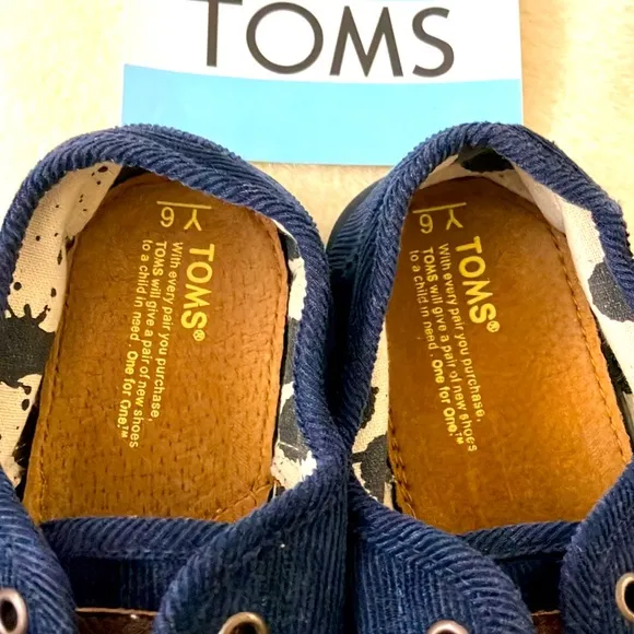Toms Youth Shoes Size 6