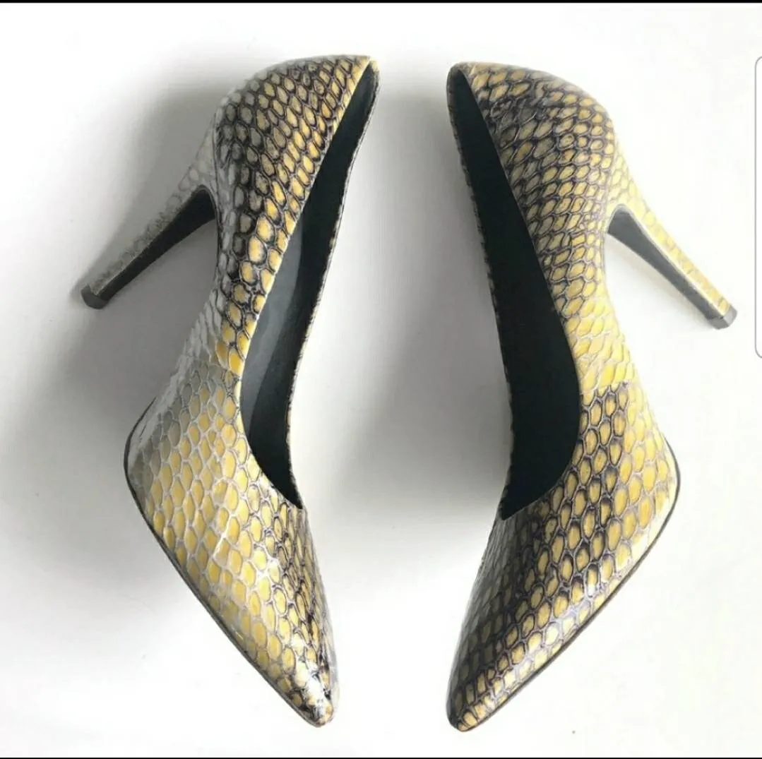 Vintage BCBGMAXAZRIA Snake Skin Pumps