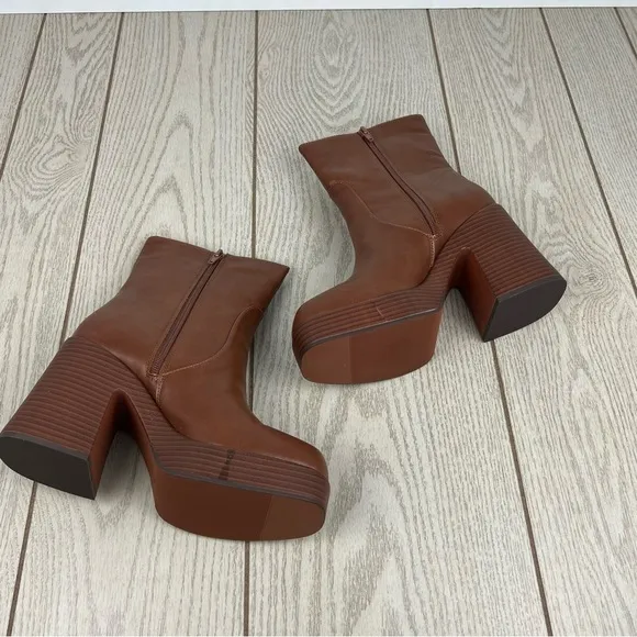 Wild Pair Women's Stellaa Platform Booties 9M Cognac Smooth Faux Leather $90