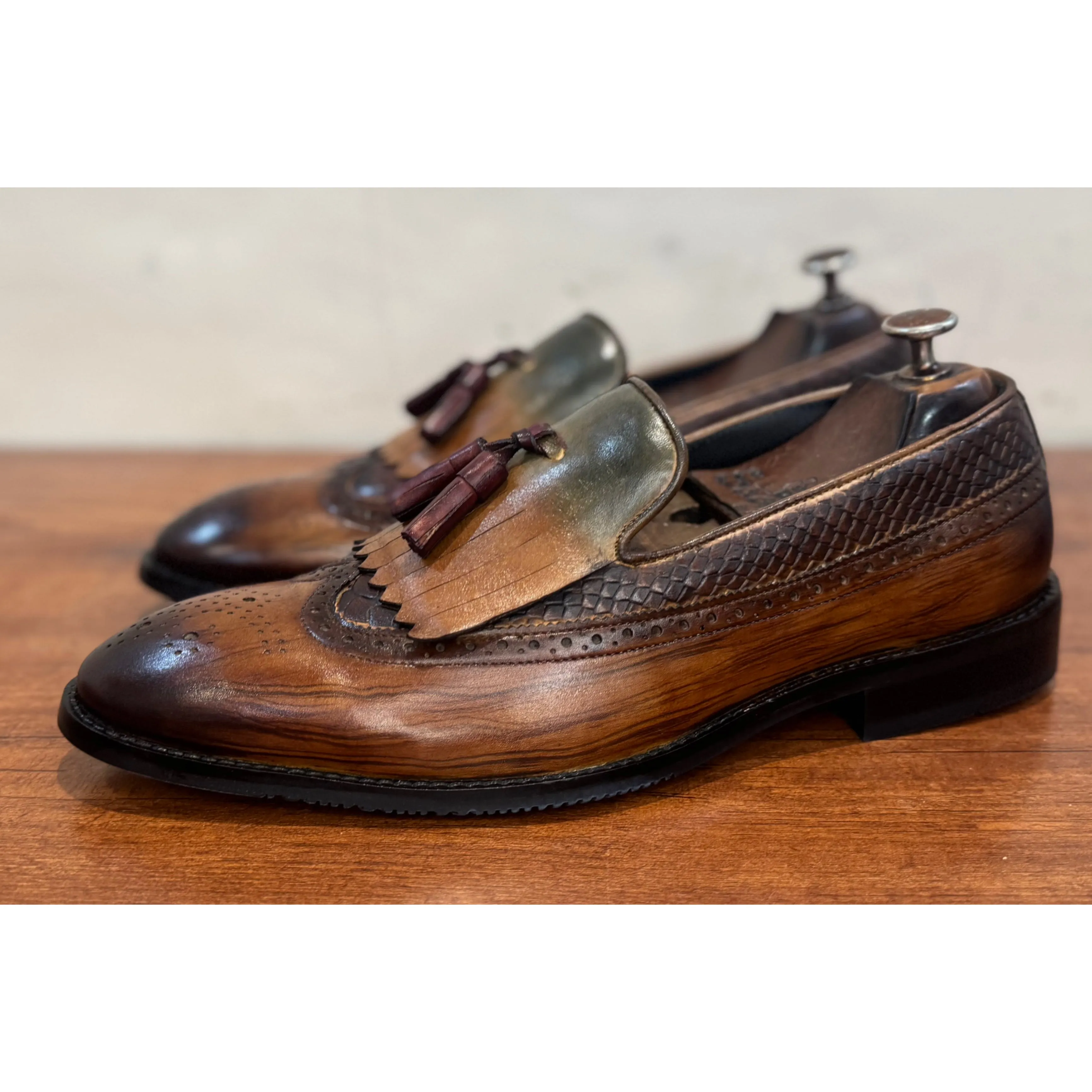 Wingcap Loafers With Fringes& Tassels Hand Patina