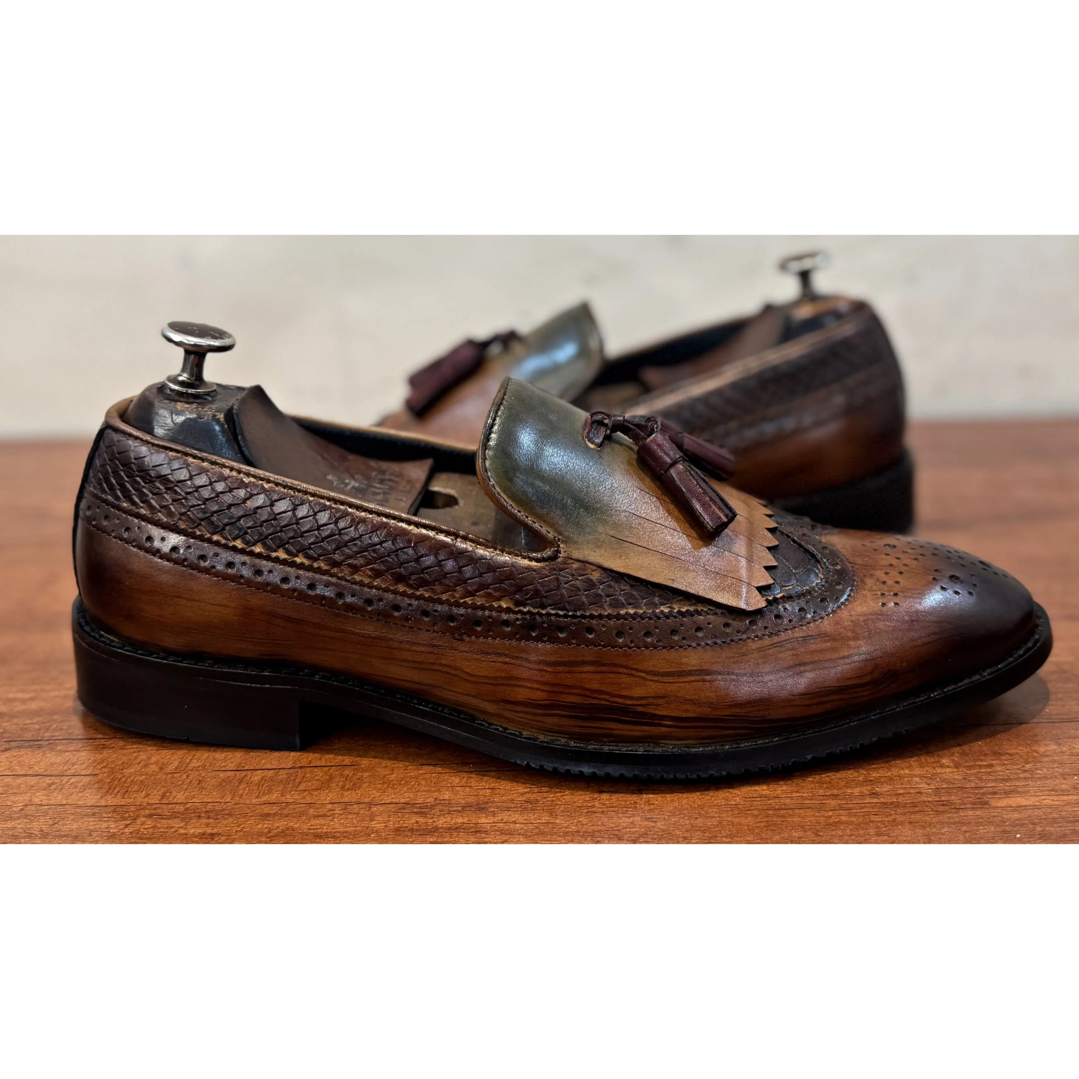 Wingcap Loafers With Fringes& Tassels Hand Patina
