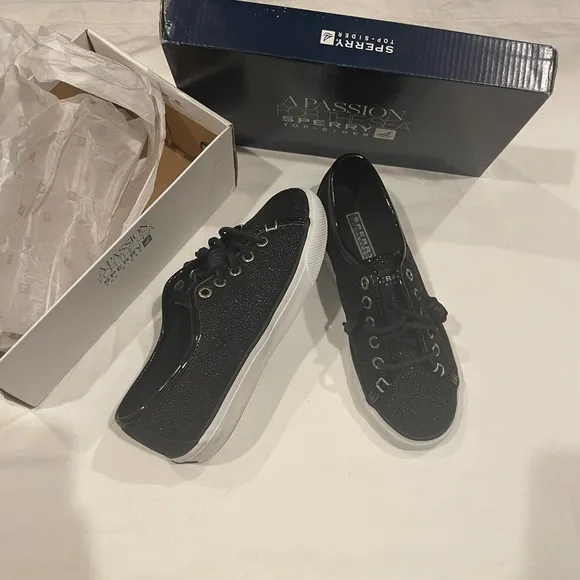Woman’s Sperry topsiders glitter black size 5.5