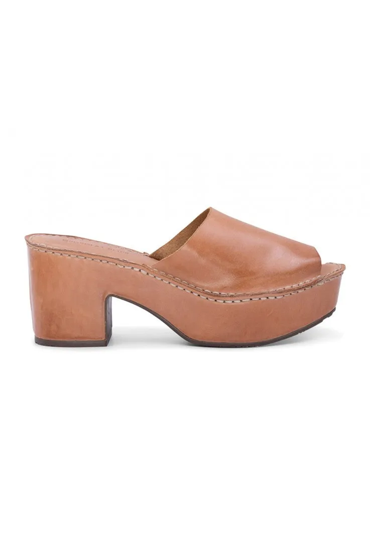 WOMEN'S CHOCOLAT BLU GLOREY IN CAMEL DRESS WEDGE