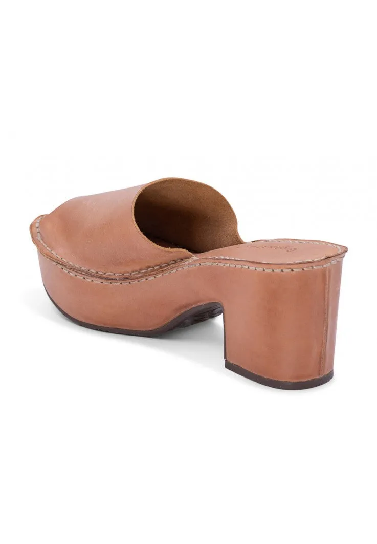 WOMEN'S CHOCOLAT BLU GLOREY IN CAMEL DRESS WEDGE